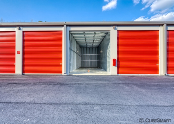 Facility photo: //images.sparefoot.com/medium/24249369f6f6ab66db9.jpg