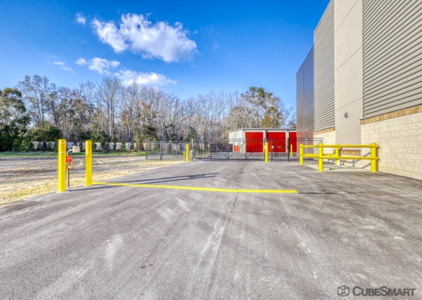 Facility photo: //images.sparefoot.com/medium/24249369f6f6ad8ac18.jpg