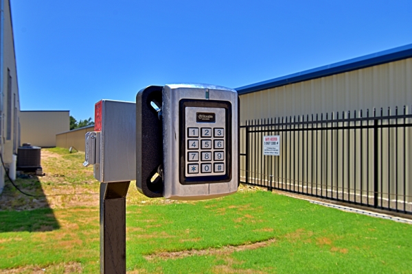 Facility photo: //images.sparefoot.com/medium/2425046915f5eb819ab.jpg