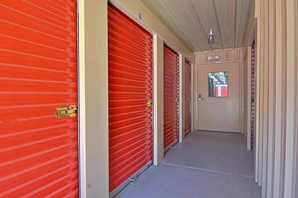 Facility photo: //images.sparefoot.com/medium/2425046915f692b58f2.jpg