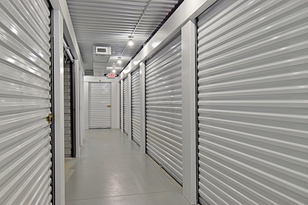 Facility photo: //images.sparefoot.com/medium/2425046915f6ecaf75d.jpg