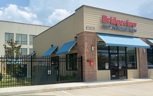 Facility photo: //images.sparefoot.com/medium/24251768e559812d62e.jpg