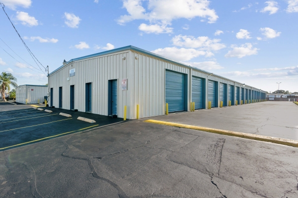 Facility photo: //images.sparefoot.com/medium/24252168f7931743486.jpg