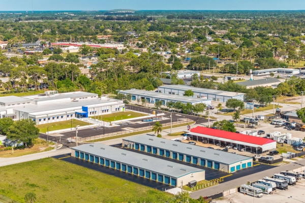 Facility photo: //images.sparefoot.com/medium/24252168f79318796fa.jpg