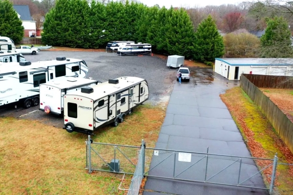 Facility photo: //images.sparefoot.com/medium/24252268f019c85e9de.jpg