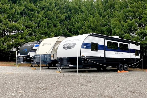 Facility photo: //images.sparefoot.com/medium/24252268f019c98a874.jpg