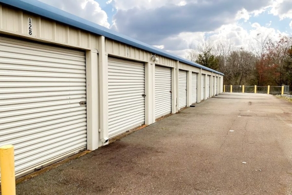 Facility photo: //images.sparefoot.com/medium/24252268f019ca7ec0b.jpg