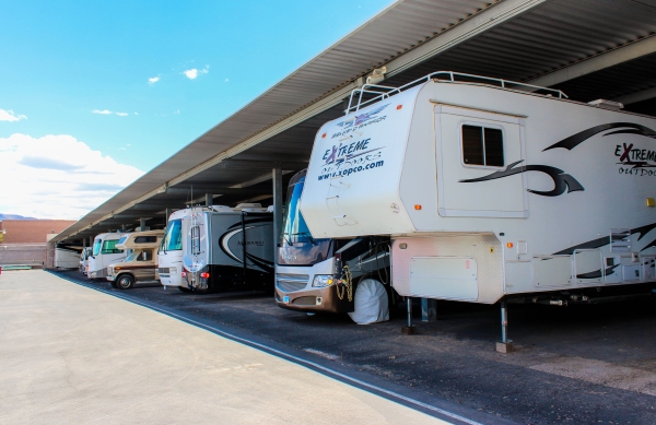 Facility photo: //images.sparefoot.com/medium/24252568e69acf41f70.jpg