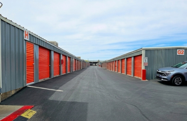 Facility photo: //images.sparefoot.com/medium/24252569e249562c6f4.jpg