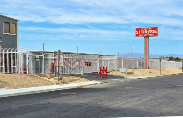 Facility photo: //images.sparefoot.com/medium/24252569e2496321c1d.jpg