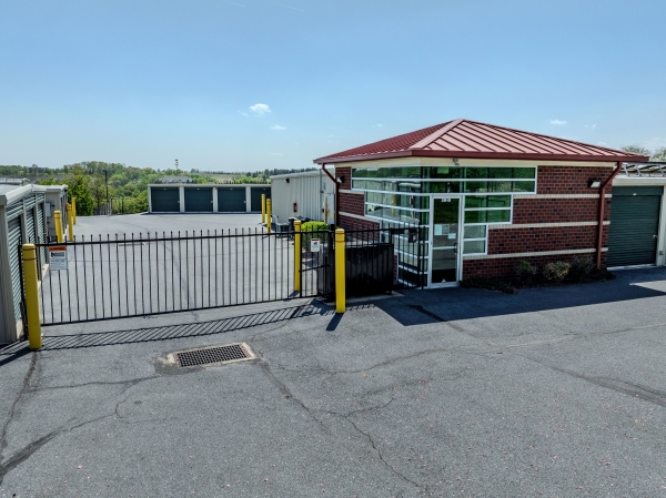 Facility photo: //images.sparefoot.com/medium/2425276a1f4e8903a12.jpg