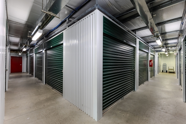 Facility photo: //images.sparefoot.com/medium/2425276a1f4f038dbd1.jpg