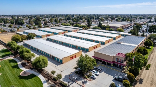 Facility photo: //images.sparefoot.com/medium/242536695422d2db50e.jpg