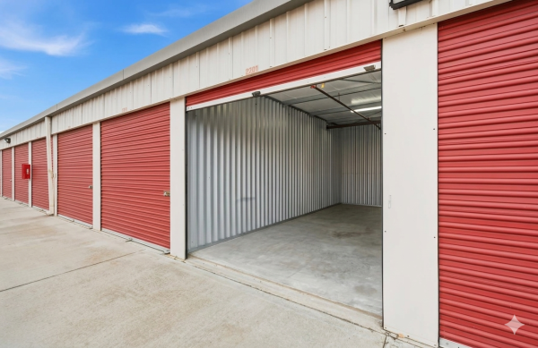Facility photo: //images.sparefoot.com/medium/2425376a19b768352c9.png