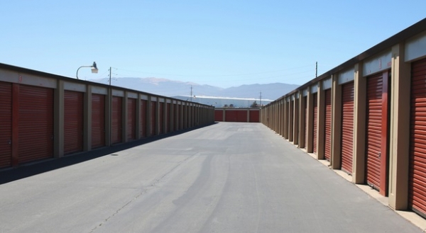 Facility photo: //images.sparefoot.com/medium/24253868e7e24267b4f.jpg