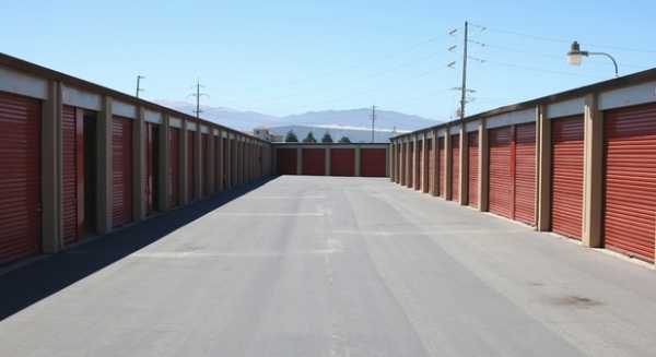 Facility photo: //images.sparefoot.com/medium/24253868e7e243aa4c4.jpg