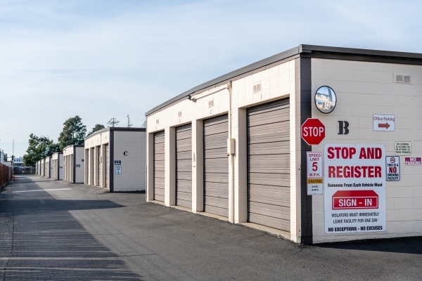 Facility photo: //images.sparefoot.com/medium/242544697bc3c61ca2c.jpg