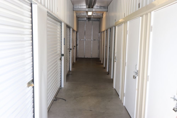 Facility photo: //images.sparefoot.com/medium/242544697bd137e77ca.jpg