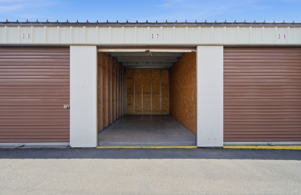 Facility photo: //images.sparefoot.com/medium/24254469e951d70ba5a.jpg
