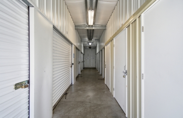 Facility photo: //images.sparefoot.com/medium/24254469e951ddd23bf.jpg