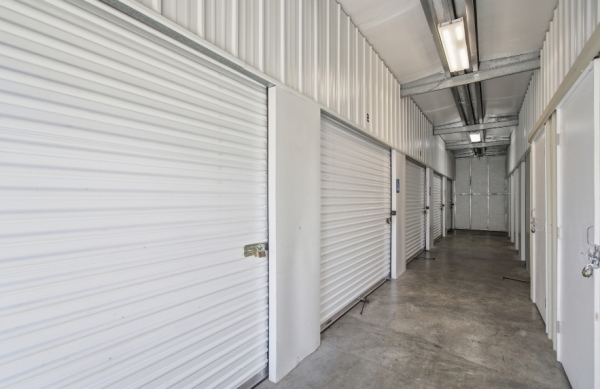 Facility photo: //images.sparefoot.com/medium/24254469e951e35c487.jpg