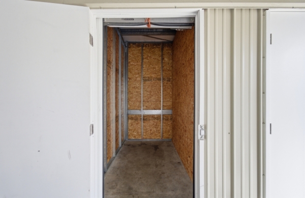 Facility photo: //images.sparefoot.com/medium/24254469e951ec468a3.jpg