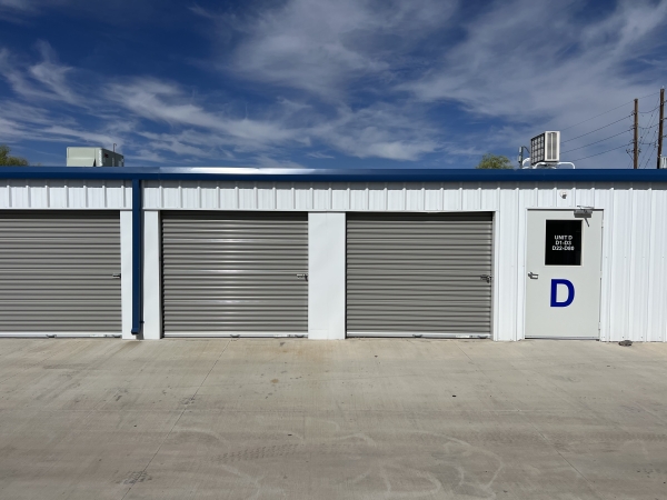 Facility photo: //images.sparefoot.com/medium/2425476913688588feb.jpeg