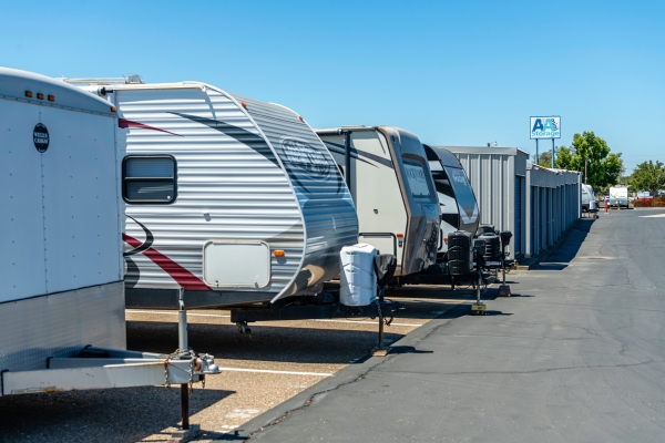 Facility photo: //images.sparefoot.com/medium/242571698e443154556.jpg