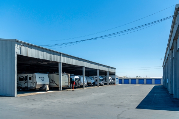 Facility photo: //images.sparefoot.com/medium/242571698e4446ae582.jpg