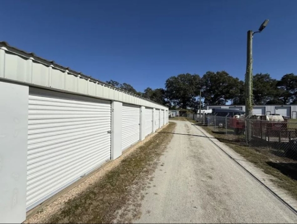 Facility photo: //images.sparefoot.com/medium/242576690baf0ed204f.jpg