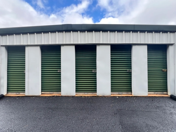 Facility photo: //images.sparefoot.com/medium/24258568fa778a62342.jpg