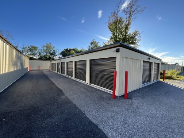 Facility photo: //images.sparefoot.com/medium/24258668fa822a45a1d.jpg