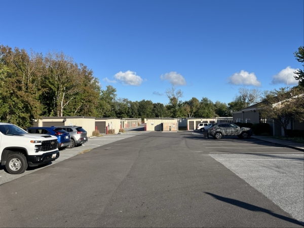 Facility photo: //images.sparefoot.com/medium/24258668fa822b2c2c7.jpg