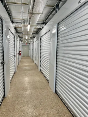 Facility photo: //images.sparefoot.com/medium/24258668fa82338c24a.jpg