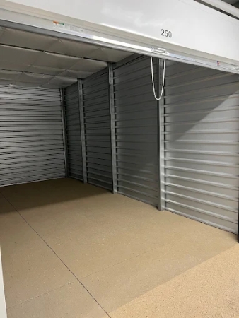Facility photo: //images.sparefoot.com/medium/24258668fa82342a43a.jpg