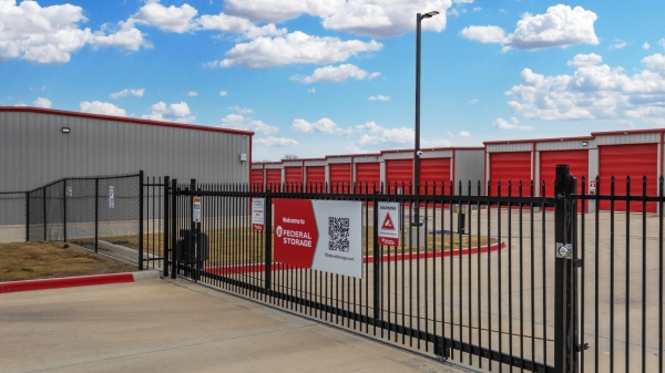 Facility photo: //images.sparefoot.com/medium/242590695831828ab17.jpg