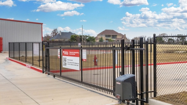 Facility photo: //images.sparefoot.com/medium/2425906958318383e15.jpg