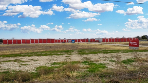 Facility photo: //images.sparefoot.com/medium/242590695831879200f.jpg