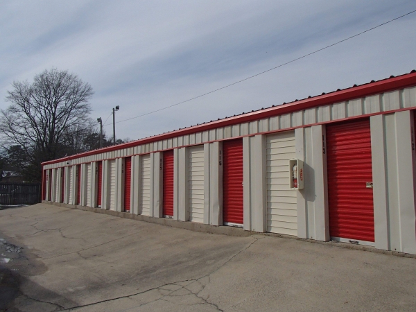 Facility photo: //images.sparefoot.com/medium/2425916a0b81e57f070.jpg