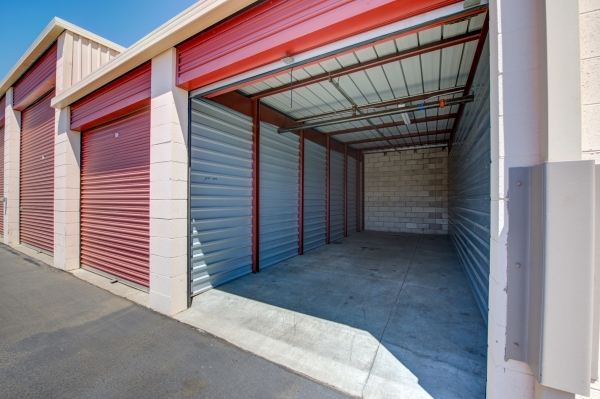 Facility photo: //images.sparefoot.com/medium/24259668ee9d8674c63.jpg