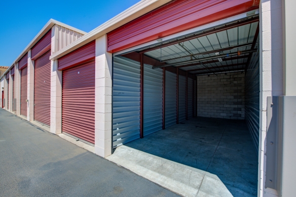 Facility photo: //images.sparefoot.com/medium/24259668ee9d89d9754.jpg