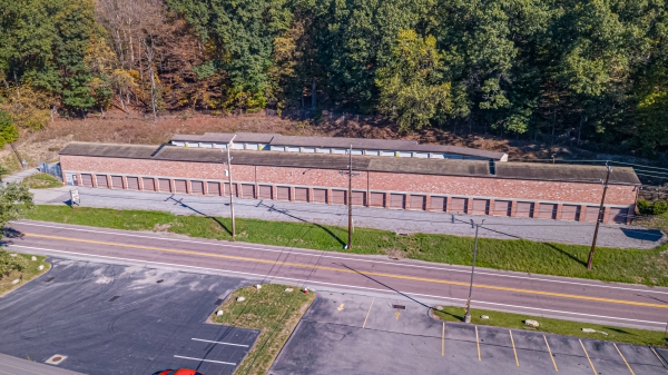 Facility photo: //images.sparefoot.com/medium/24259868efaee78c90d.jpg