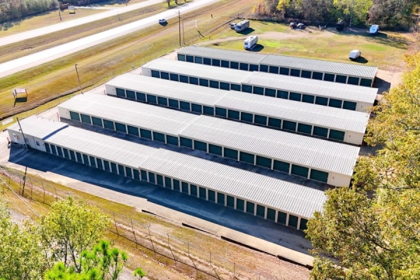 Facility photo: //images.sparefoot.com/medium/24260068f1282c4f49d.jpg