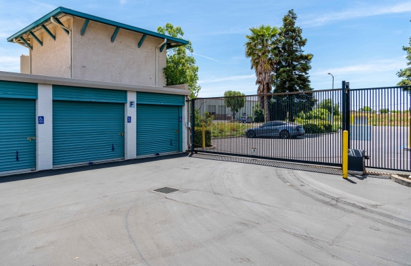 Facility photo: //images.sparefoot.com/medium/24260968f04fd5e070f.jpg