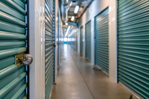 Facility photo: //images.sparefoot.com/medium/24260968f04fd77e5c8.jpg