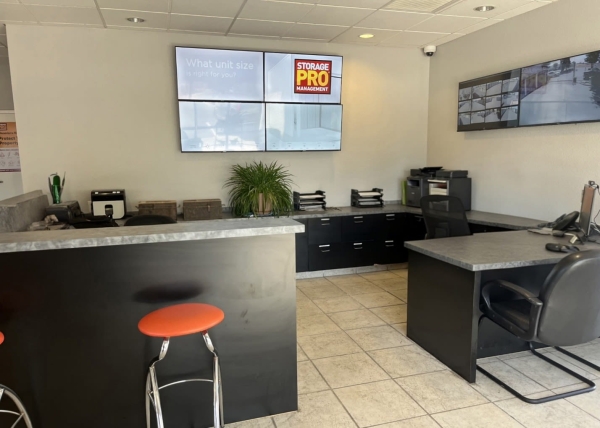 Facility photo: //images.sparefoot.com/medium/24260968f04fdd5ea03.jpg