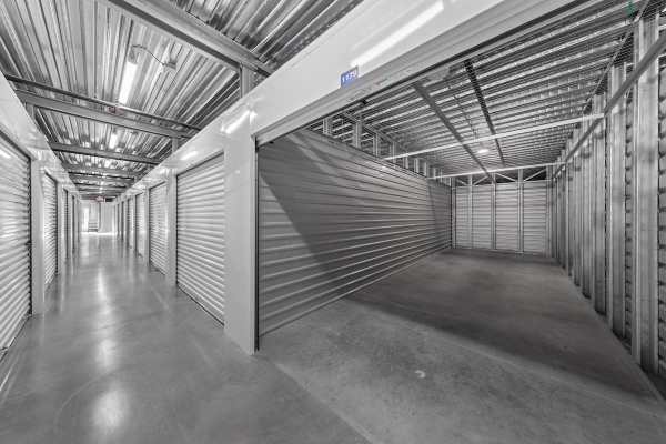 Facility photo: //images.sparefoot.com/medium/2426136982829340d9e.jpg