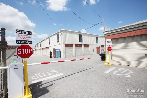 Facility photo: //images.sparefoot.com/medium/24261668f11702b508d.jpg