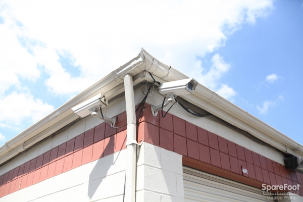 Facility photo: //images.sparefoot.com/medium/24261668f117070a7b6.jpg