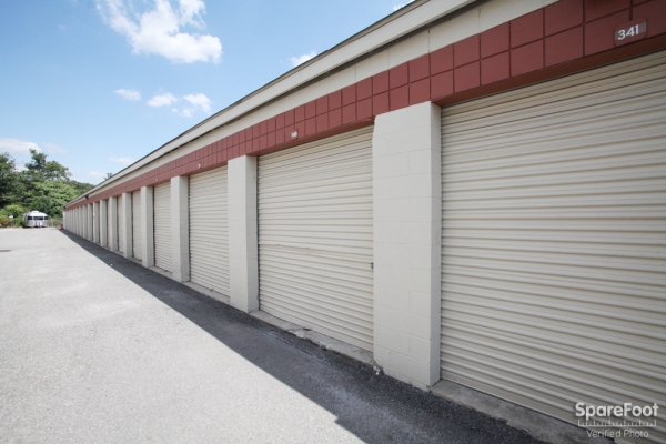 Facility photo: //images.sparefoot.com/medium/24261668f117088ea4d.jpg